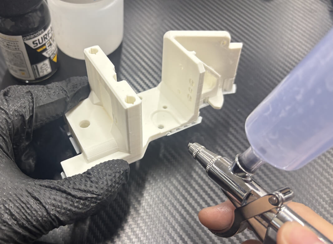 3Dプリント造形品へ塗装・表面処理を行う後加工の作業例
